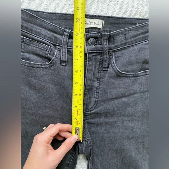 Madewell Petite Stovepipe Jeans in Banberry Wash (faded black) - Picture 7 of 16